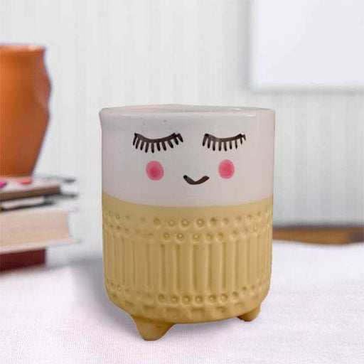 3.7 inch (9 cm) Cute Shy Girl Round Ceramic Pot (Set of 1)(White Yellow)