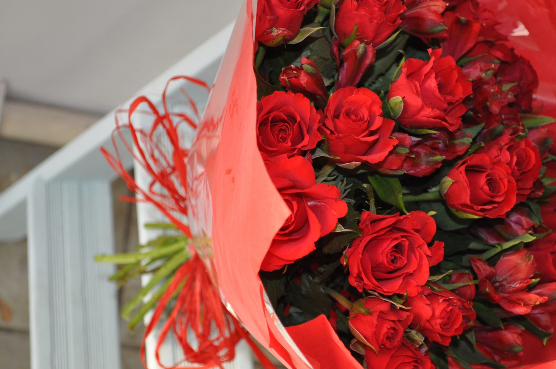 Do you know the hidden meaning behind the number of roses in your Bouquet ? Check this guide.