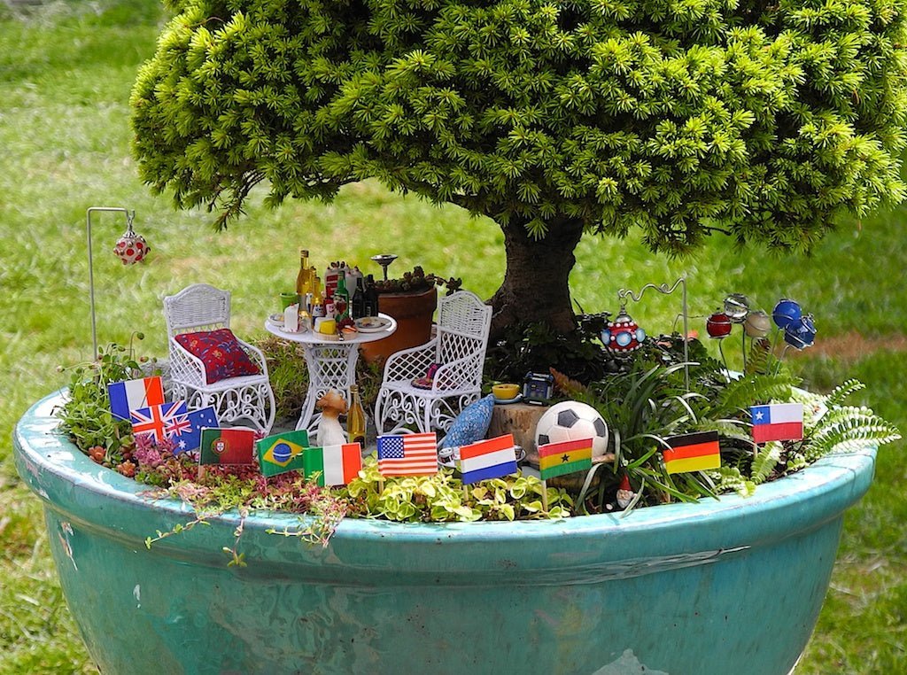 Here Is Your Ultimate Guide To DIY Miniature Gardens!