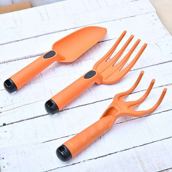 basic plastic garden tool kit - gardening tools