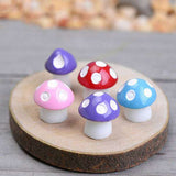 Mushrooms plastic miniature garden toys (Random colors) - 8 Pieces